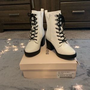 ⭐️ HP ⭐️ White Boots